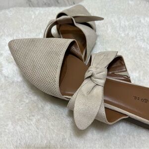 Excellent Condition Indigo Rd. Bow Flats